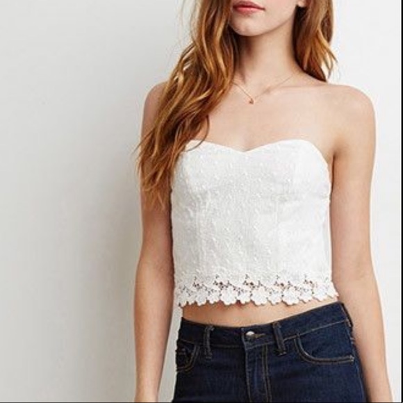 Forever 21 Tops - Forever 21 white eyelet lace bustier top NWT M